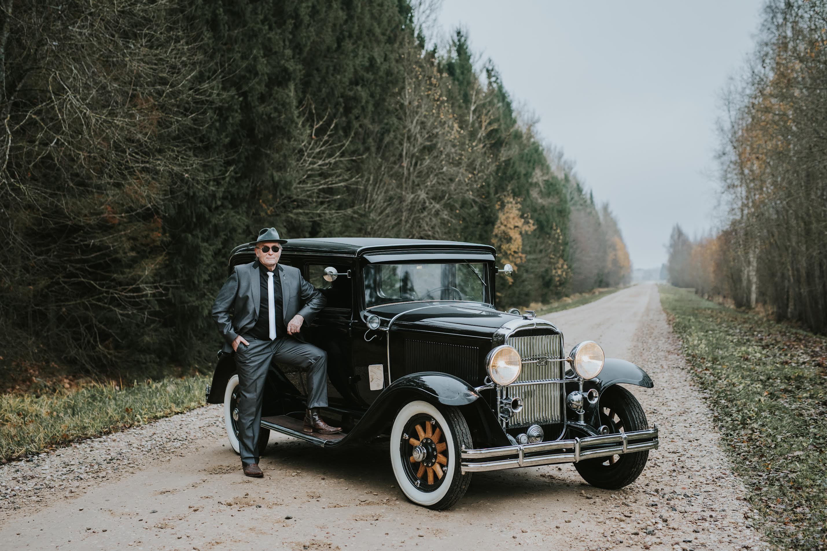 Eesti Vanatehnika Klubi juhatuse liige Ülo Kirst ja 1931. aasta Buick Classic Car. Foto: Sirli Kirst